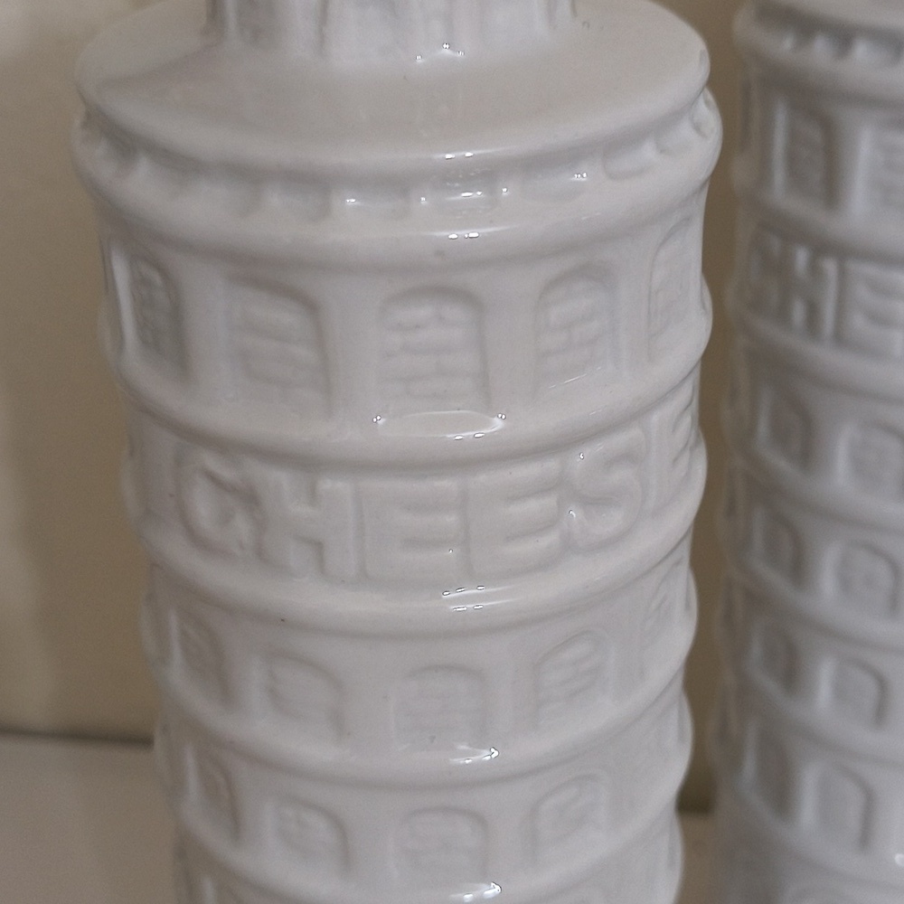Vintage Leaning Tower Of Pisa White Ceramic Cheese Shaker - Picture 2 of 5